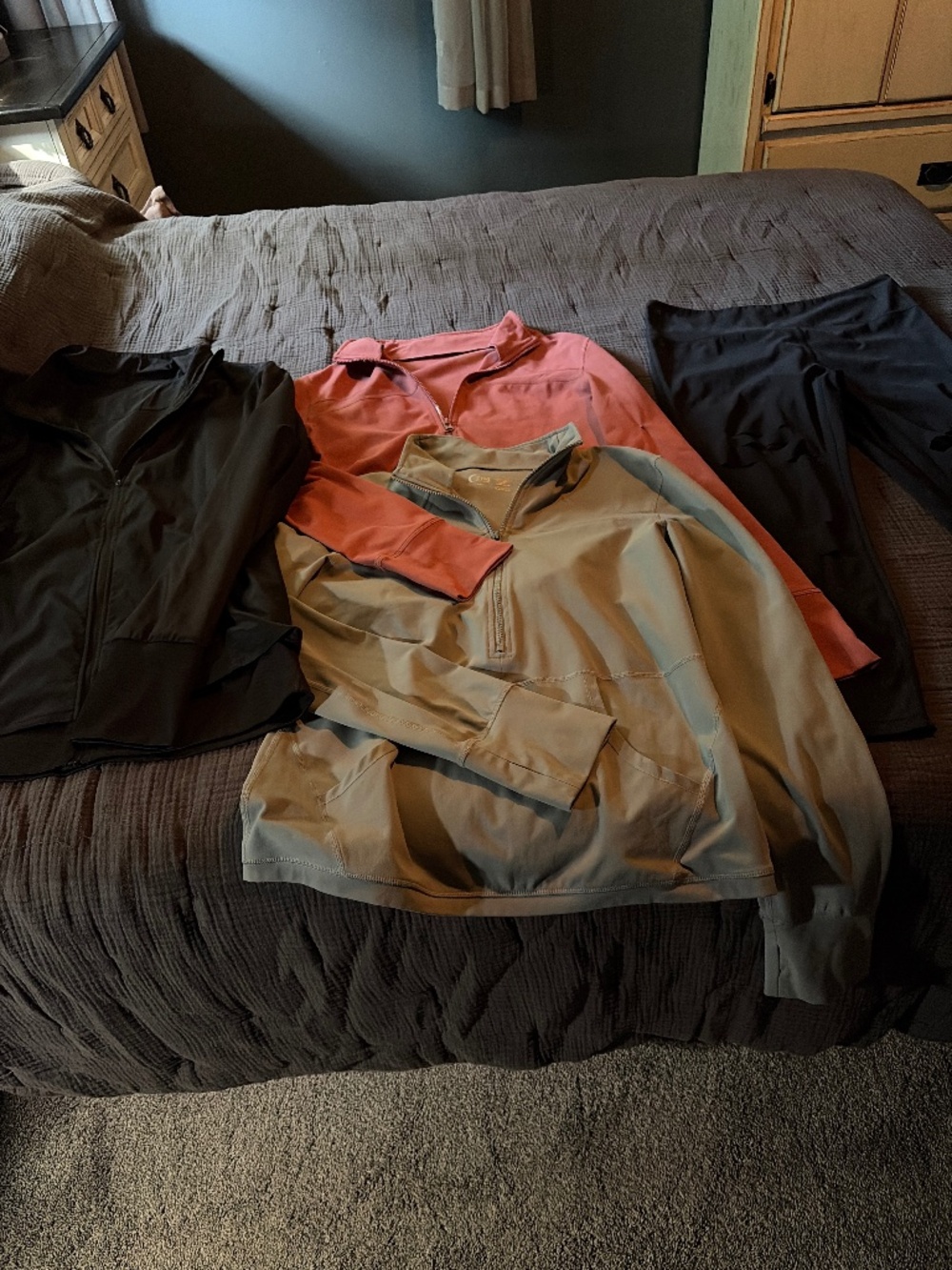 Zyia lot of 4 items XL-XXL-12 jacket, sweatshirts and leggings
